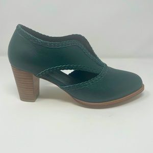 ELF - Brand New Green Leather Heel!!